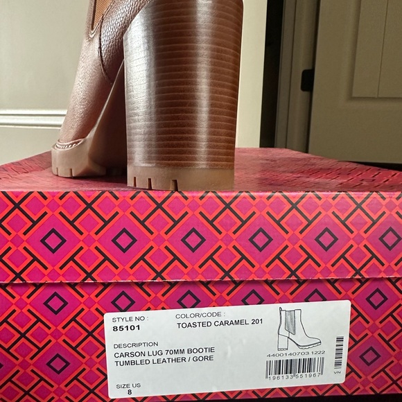 Tory Burch Carson Lug Sole Boots Size 8 - Picture 4 of 7